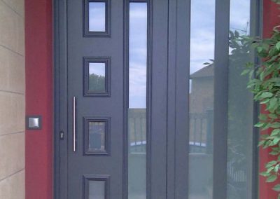 Puertas de PVC de entrada exterior en A Estrada